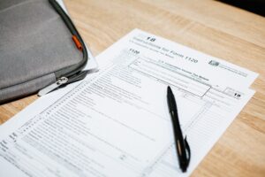 Photo "How to manage your taxes and maximize your tax deductions"
