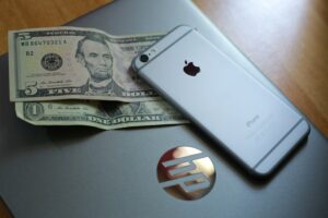 Photo "How to use financial apps to track your expenses and savings"