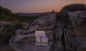 Photo "Dreams with mirrors: what it means when you see yourself in a mirror in a dream"