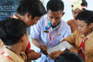 Photo "How to encourage youth to actively participate in the community and develop civic skills"